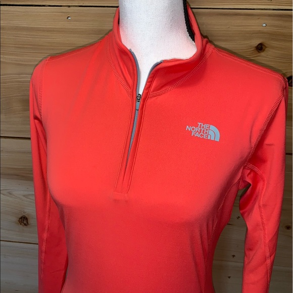 The North Face Pullover • Size small - Picture 2 of 3